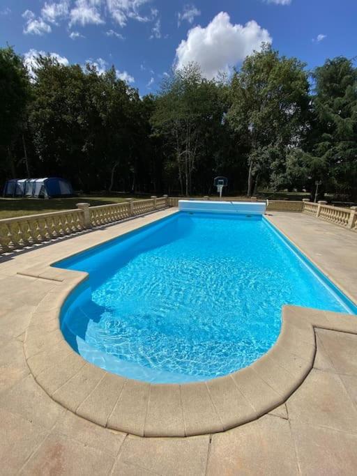 Le Cabaret Paisible Avec Piscine Villa Montierchaume Bagian luar foto