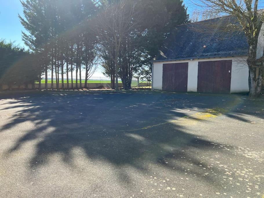 Le Cabaret Paisible Avec Piscine Villa Montierchaume Bagian luar foto