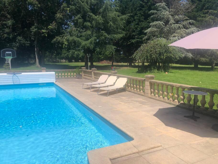 Le Cabaret Paisible Avec Piscine Villa Montierchaume Bagian luar foto