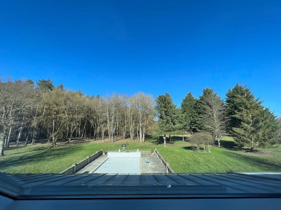 Le Cabaret Paisible Avec Piscine Villa Montierchaume Bagian luar foto